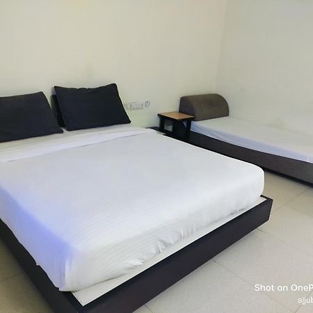 Hotel Sun N Step Club Ahmedabad Bagian luar foto