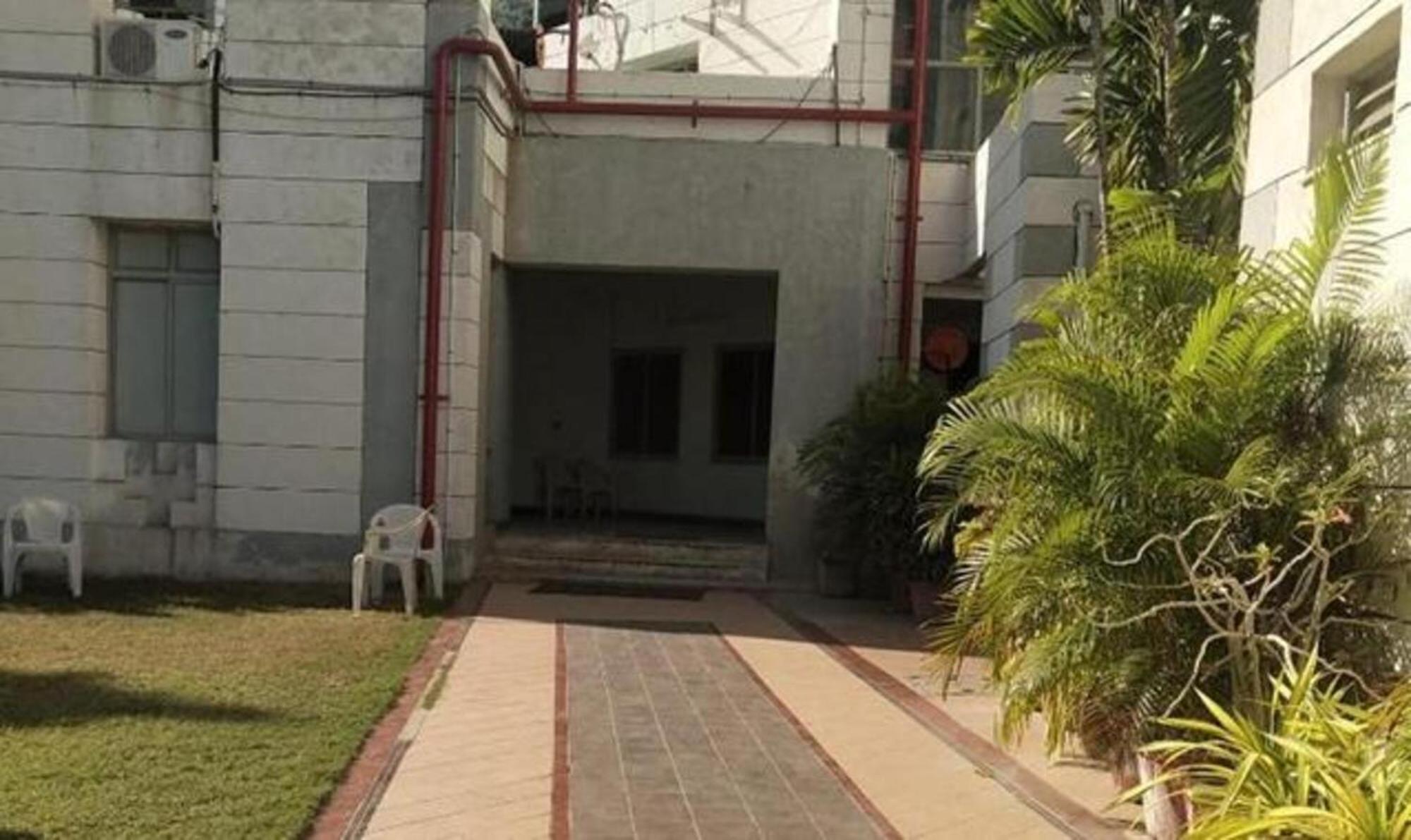 Hotel Sun N Step Club Ahmedabad Bagian luar foto